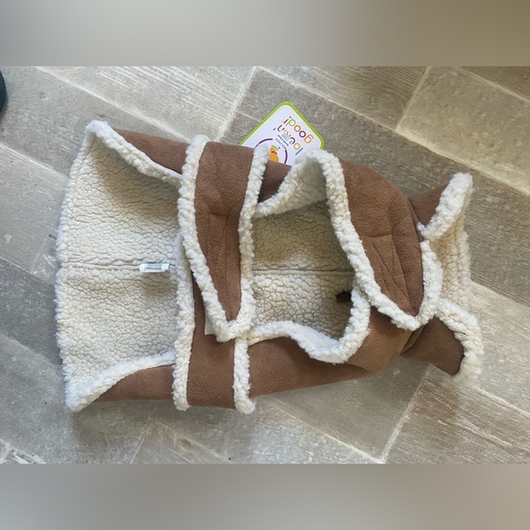 NWT🐶 Dog Coat suede/wool appearance/feel. Size M fits dog. 14”-19” - Picture 2 of 4